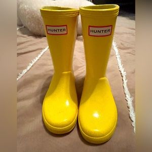 Hunter Rain Boots (glitter) Girls size 10/11 in good condition.  Super cute!